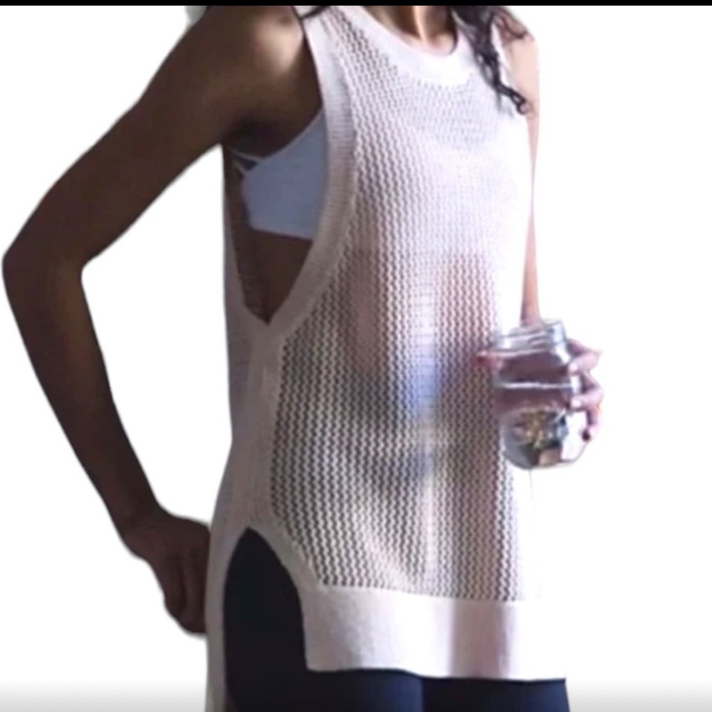 Lululemon Sleeveless Loose Knit Sweater Hi-Low Hem Cream color Size 2